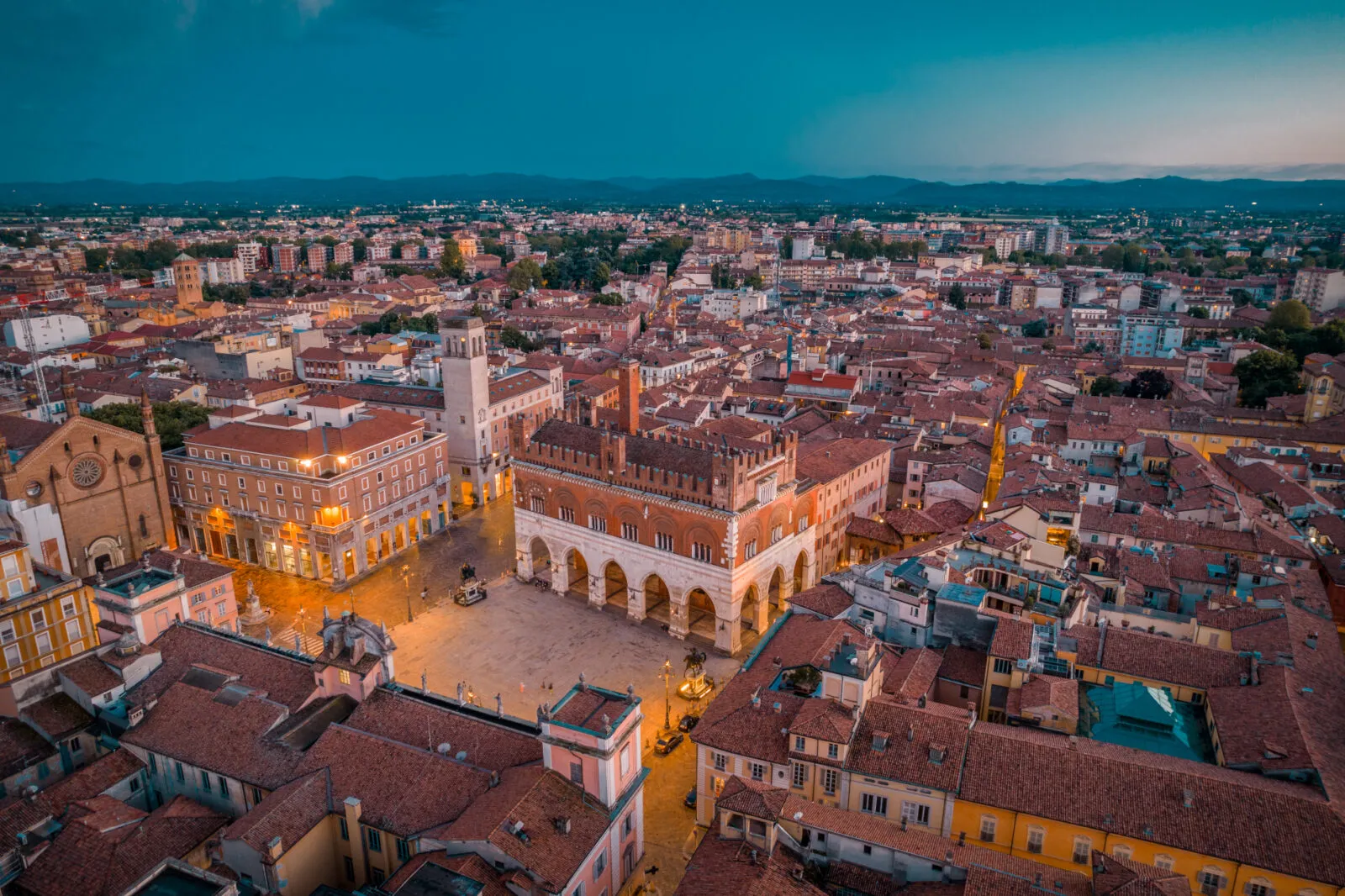 Piazza Cavalli & Il Gotico